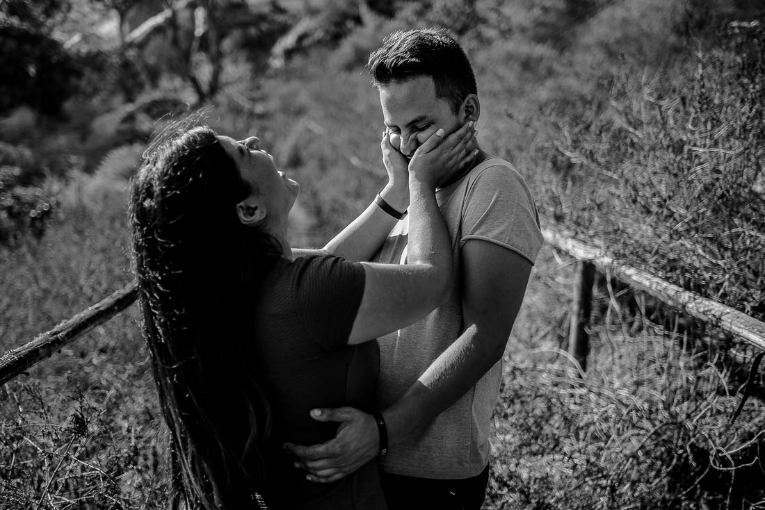 sesion pre boda lomas de lachay, fotografo de bodas lima, fotografia documental de boda cusco peru, matrimonio en el campo, wedding destination peru