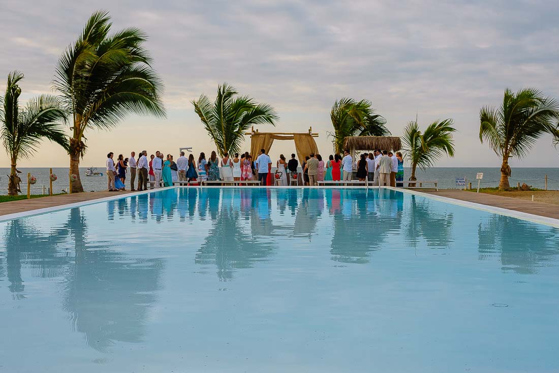 engagement session playa mancora, fotografo de bodas mancora, fotografia documental bodas en playa organos, beach wedding destination peru, sesion pre boda mancora