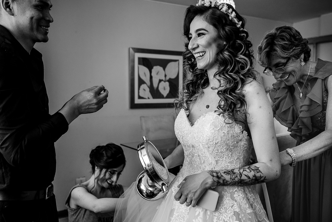 vestido de novia, novio, matrimonio, bouquet, sesion de fotos, tatuaje